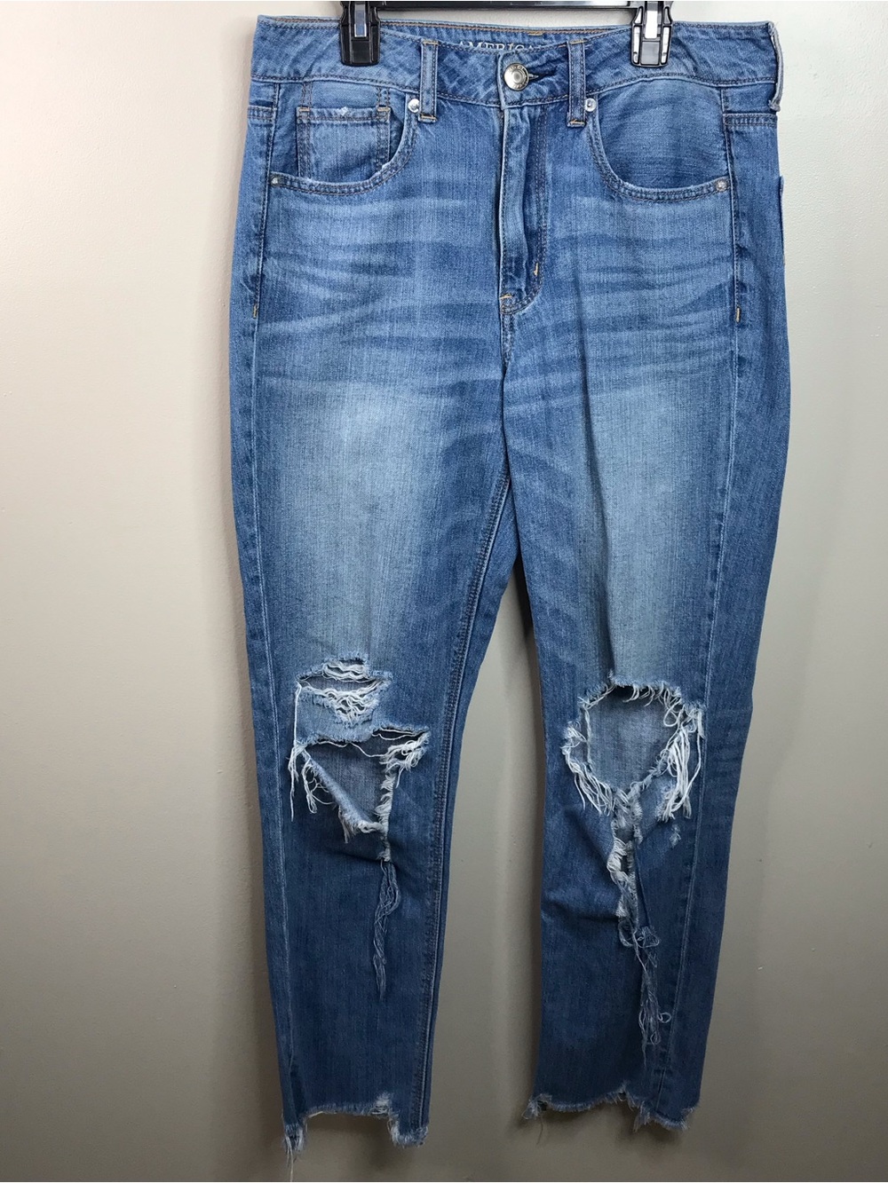 American Eagle Hi-Rise Tom Girl Light Blue Distressed Jeans Sz 6 Long